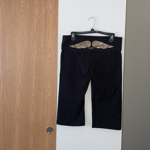 VICTORIA’S SECRET YOGA CAPRIS - Picture 2 of 4